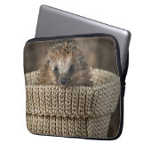 Niedliche Kleintiere | Igel in einem Korb Laptopschutzhülle (Vorderseite Links)