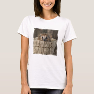 Niedliche Kleintiere   Igel in einem Korb T-Shirt