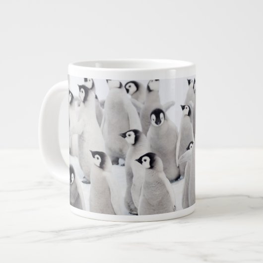 Niedliche Kleintiere | Kaiser Penguin Chicks Jumbo-Tasse (Vorderseite Links)
