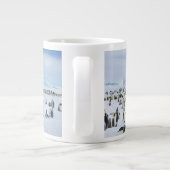 Niedliche Kleintiere | Kaiser-Pinguin-Kolonie Jumbo-Tasse (Rückseite)
