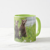 Niedliche Kleintiere | Kamchatka Brown Bear Cubs Tasse (VorderseiteRechts)