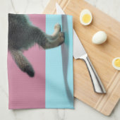 Niedliche Kleintiere | Kätzchen Blick auf Fischsch Geschirrtuch (Viertel Falte)