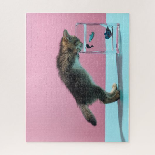 Niedliche Kleintiere | Kätzchen Blick auf Fischsch Puzzle (Vertikal)