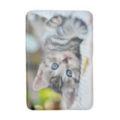 Niedliche Kleintiere | Kätzchen mit blauen Augen Badematte (Vorderseite Vertikal)