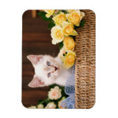 Niedliche Kleintiere | Kätzchen und Gelbe Rosen Magnet (Vertikal)