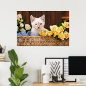 Niedliche Kleintiere | Kätzchen und Gelbe Rosen Poster (Heimbüro)