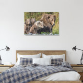 Niedliche Kleintiere | Kodiak Mama Bear & Cubs Leinwanddruck (Insitu (Schlafzimmer))