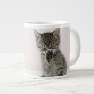 Niedliche Kleintiere   Licking Tabby Kitten Jumbo-Tasse