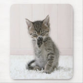 Niedliche Kleintiere | Licking Tabby Kitten Mousepad (Vorne)