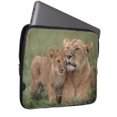 Niedliche Kleintiere | Lion Cub & Mother Laptopschutzhülle (Vorne Rechts)