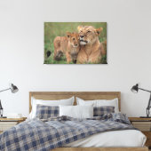 Niedliche Kleintiere | Lion Cub & Mother Leinwanddruck (Insitu (Schlafzimmer))