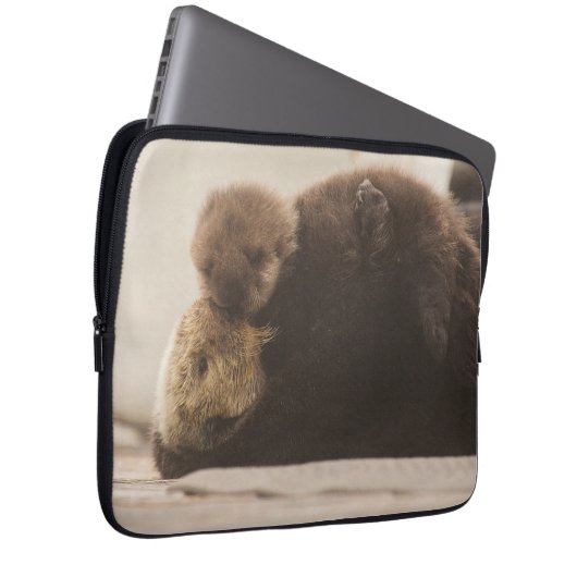 Niedliche Kleintiere | Neugeborene Otter Pup Laptopschutzhülle (Vorne Rechts)