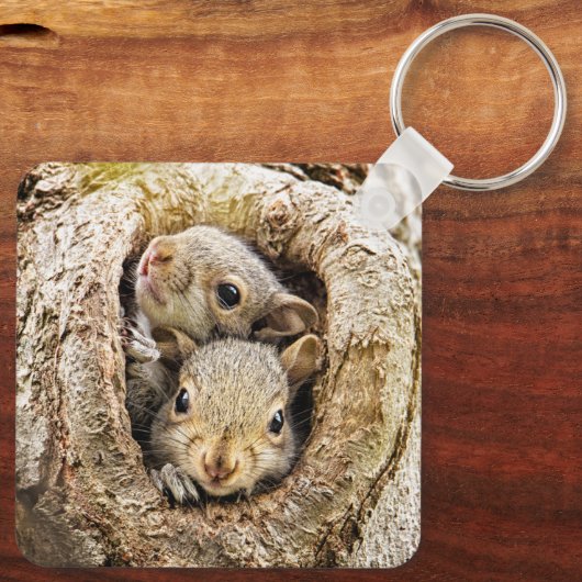 Niedliche Kleintiere | Neugierige Baby-Eichhörnche Schlüsselanhänger (Rückseite)