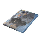 Niedliche Kleintiere | Persische Kätzchen auf der  Badematte (Schrägansicht)