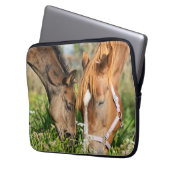 Niedliche Kleintiere | Pferdekälte Laptopschutzhülle (Vorderseite Links)