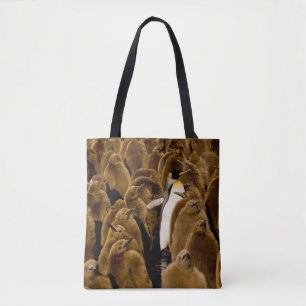 Niedliche Kleintiere Pinguin unter Jugendlichen Tasche