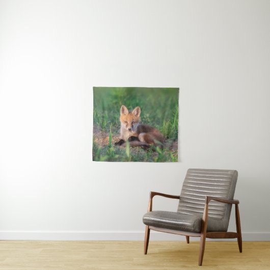 Niedliche Kleintiere | Red Fox Kit Relaxen Wandteppich (Beispiel (Horizontal))