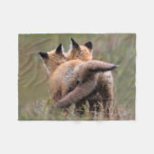 Niedliche Kleintiere | Red Fox Kits Locking Schwan Fleecedecke (Vorderseite (Horizontal))