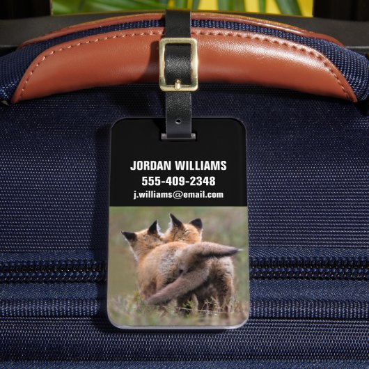 Niedliche Kleintiere | Red Fox Kits Locking Schwan Gepäckanhänger (Vorderseite Insitu 2)