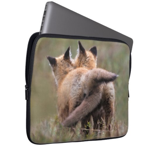 Niedliche Kleintiere | Red Fox Kits Locking Schwan Laptopschutzhülle (Vorne Rechts)
