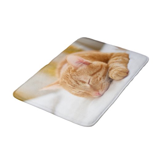 Niedliche Kleintiere | Sleeping Ginger Cat Badematte (Schrägansicht)
