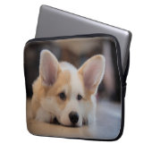 Niedliche Kleintiere | Sleepy Corgi Puppy Laptopschutzhülle (Vorderseite Links)