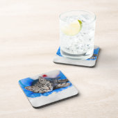 Niedliche Kleintiere | Tabby Kitten im Spieltunnel Getränkeuntersetzer (Rechte Seite)