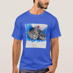 Niedliche Kleintiere   Tabby Kitten im Spieltunnel T-Shirt