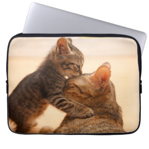 Niedliche Kleintiere Tabby Kitten Kiss Laptopschutzhülle