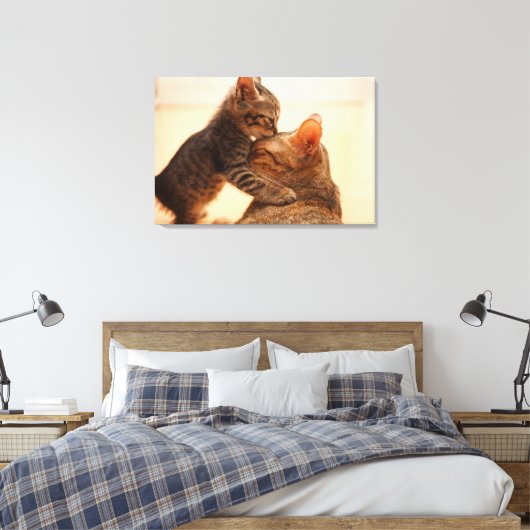 Niedliche Kleintiere | Tabby Kitten Kiss Leinwanddruck (Insitu (Schlafzimmer))