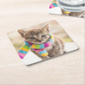 Niedliche Kleintiere | Tabby Kitten Rainbow Scarf Rechteckiger Pappuntersetzer (angewinkelt)