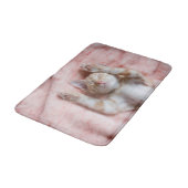 Niedliche Kleintiere | Tiny Orange Striped Kitten Badematte (Schrägansicht)