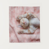 Niedliche Kleintiere | Tiny Orange Striped Kitten Wandteppich (Vorderseite)