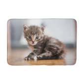 Niedliche Kleintiere | Tiny Tabby Kitten Badematte (Vorderseite)