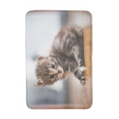Niedliche Kleintiere | Tiny Tabby Kitten Badematte (Vorderseite Vertikal)