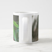 Niedliche Kleintiere | Überraschender Schneeaffe Jumbo-Tasse (Rückseite)