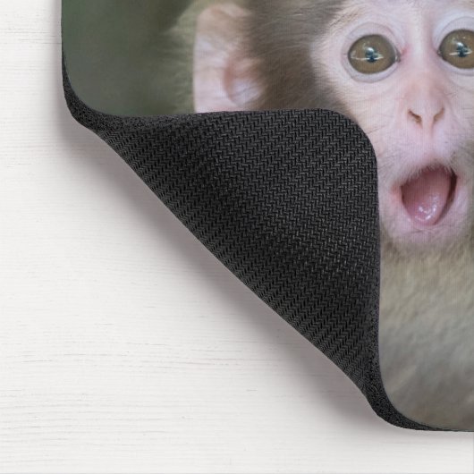 Niedliche Kleintiere | Überraschender Schneeaffe Mousepad (Ecke)