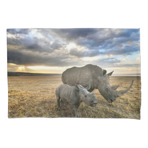 Niedliche Kleintiere Weißer Rhino und Kalb Kissenbezug