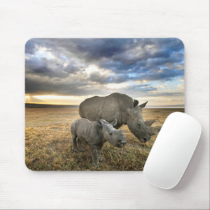 Niedliche Kleintiere Weißer Rhino und Kalb Mousepad