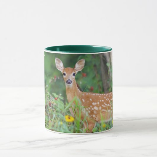 Niedliche Kleintiere | White Tails Deer in Daisies Tasse (Zentrum)