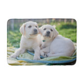 Niedliche Kleintiere | Yellow Labrador Retrievers Badematte (Vorderseite)
