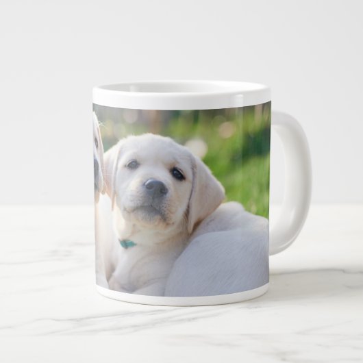 Niedliche Kleintiere | Yellow Labrador Retrievers Jumbo-Tasse (Vorderseite Rechts)