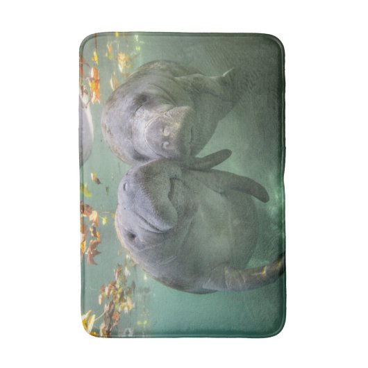 Niedliche Kleintiere | Zwei Manatees Badematte (Vorderseite Vertikal)