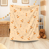 Niedliche Körner auf Creme Fleecedecke