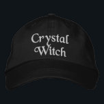 Niedliche Kristallhexe Beige Schwarz Bestickte Baseballkappe<br><div class="desc">Eine niedliche Kristallhexe,  bestickt,  cremefarben und schwarz. Baseballkappe. Es kann mit einem Namen oder einem anderen Text personalisiert werden. Eine witzige Geschenkidee für Kristallliebhaber.</div>