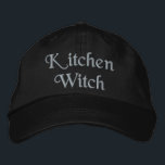 Niedliche Küche Hexe Moderner Hut Lila Schwarz<br><div class="desc">Eine niedliche hübsche,  lila bestickte,  schwarze Baseballkappe mit dem Text Kitchen Witch. Es kann personalisiert sein. Eine coole moderne Hexe,  die Geschenkidee.</div>
