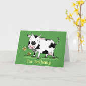 Niedliche Kuh in Cartoon-Abbildung Karte (Gelbe Blume)
