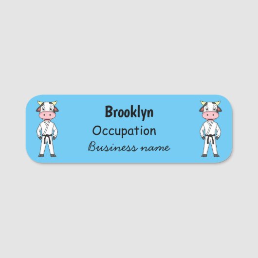 Niedliche Kuh in Kung Fu Anzug Cartoon Namensschild (Vorderseite)