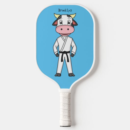 Niedliche Kuh in Kung Fu Anzug Cartoon Pickleball Schläger (Vorderseite)