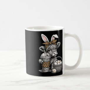 Niedliche Kuh mit Hase und Snacks für Oster-Spaß Kaffeetasse